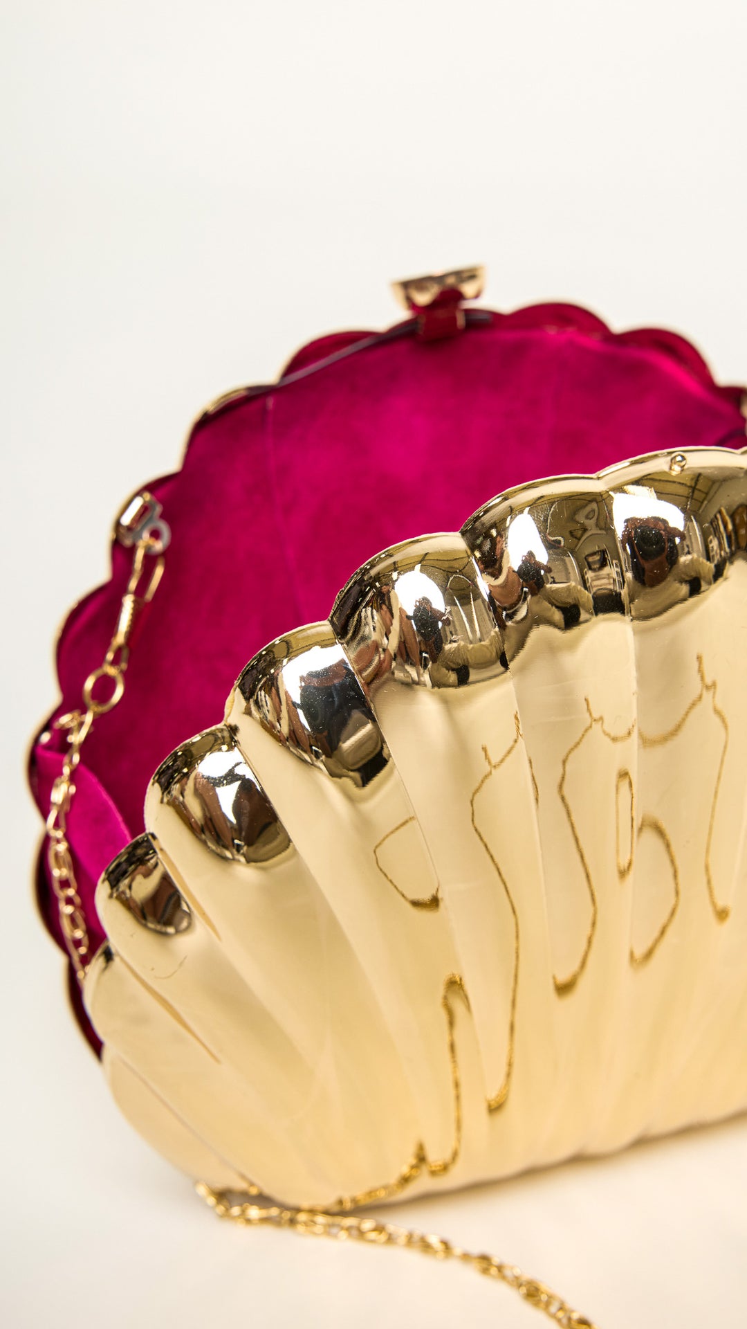 Shelly Shell-Shaped Gold Clutch