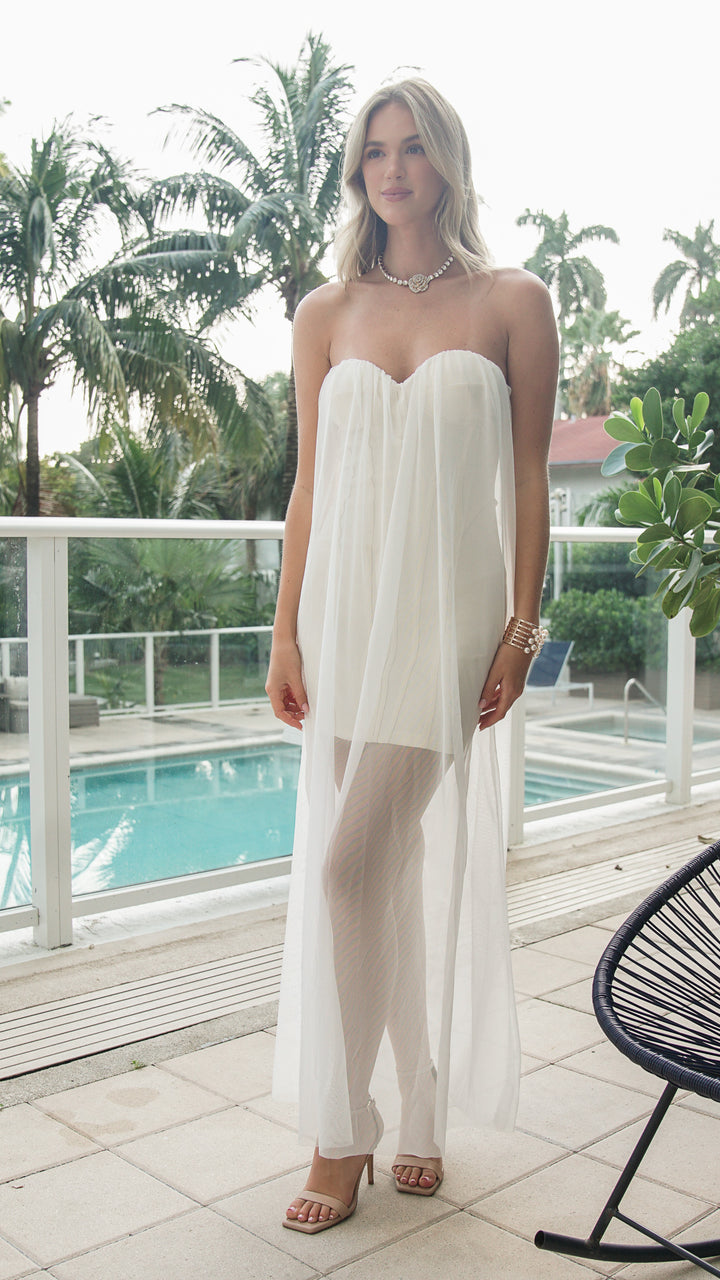 Hallo Maxi Dress in white