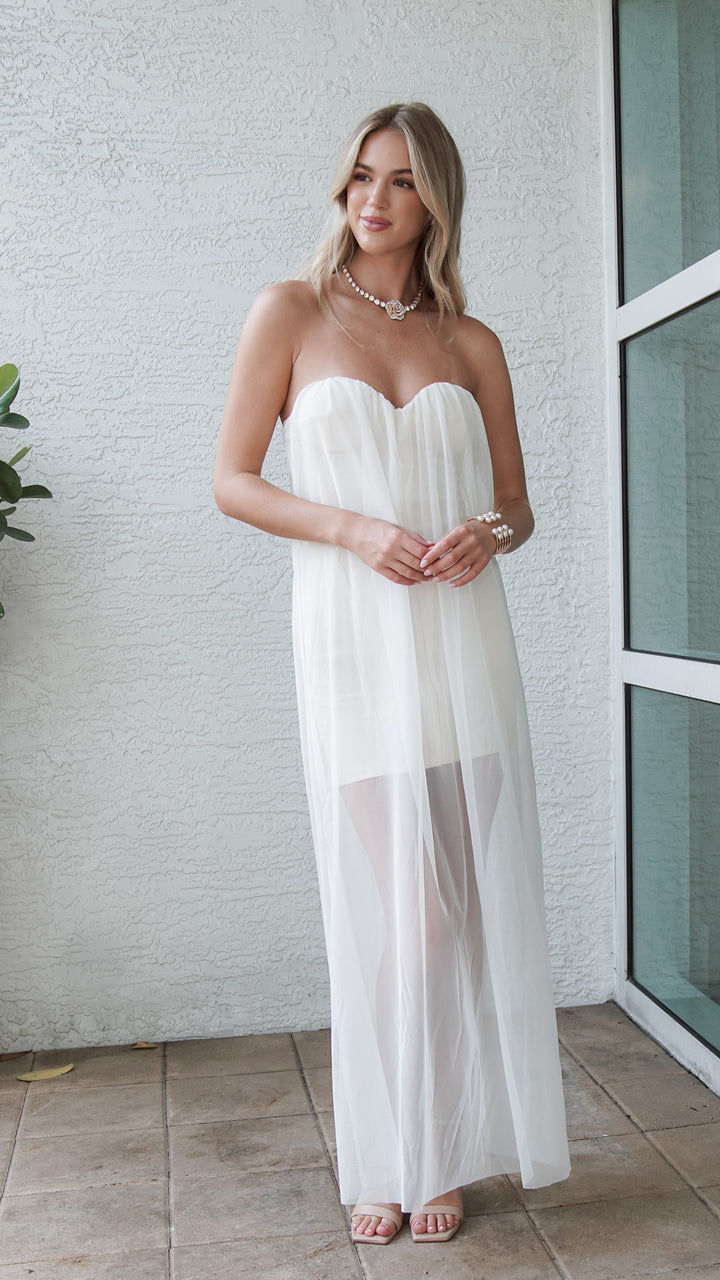 Hallo Maxi Dress in white