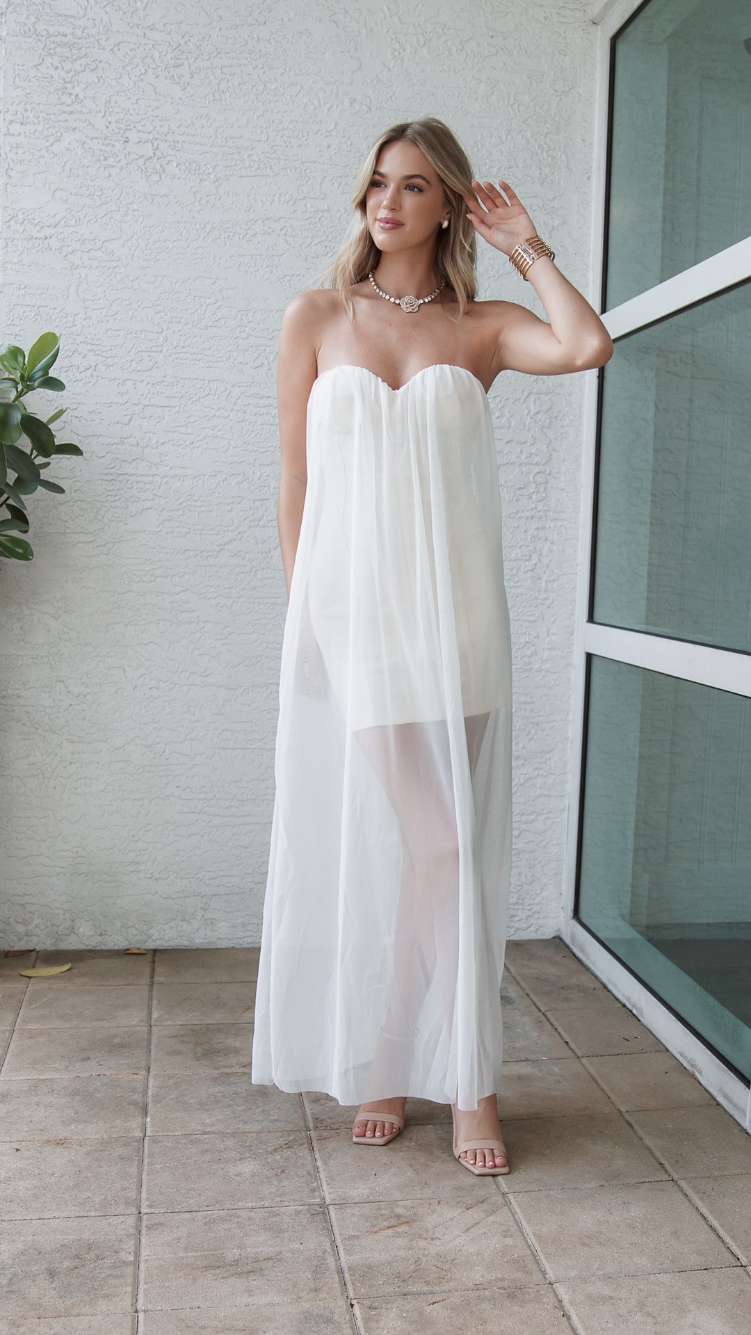 Hallo Maxi Dress in white