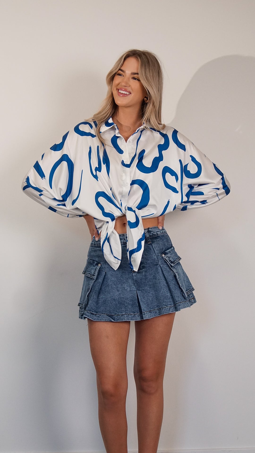 Dion Longsleeve Abstract Top in Blue