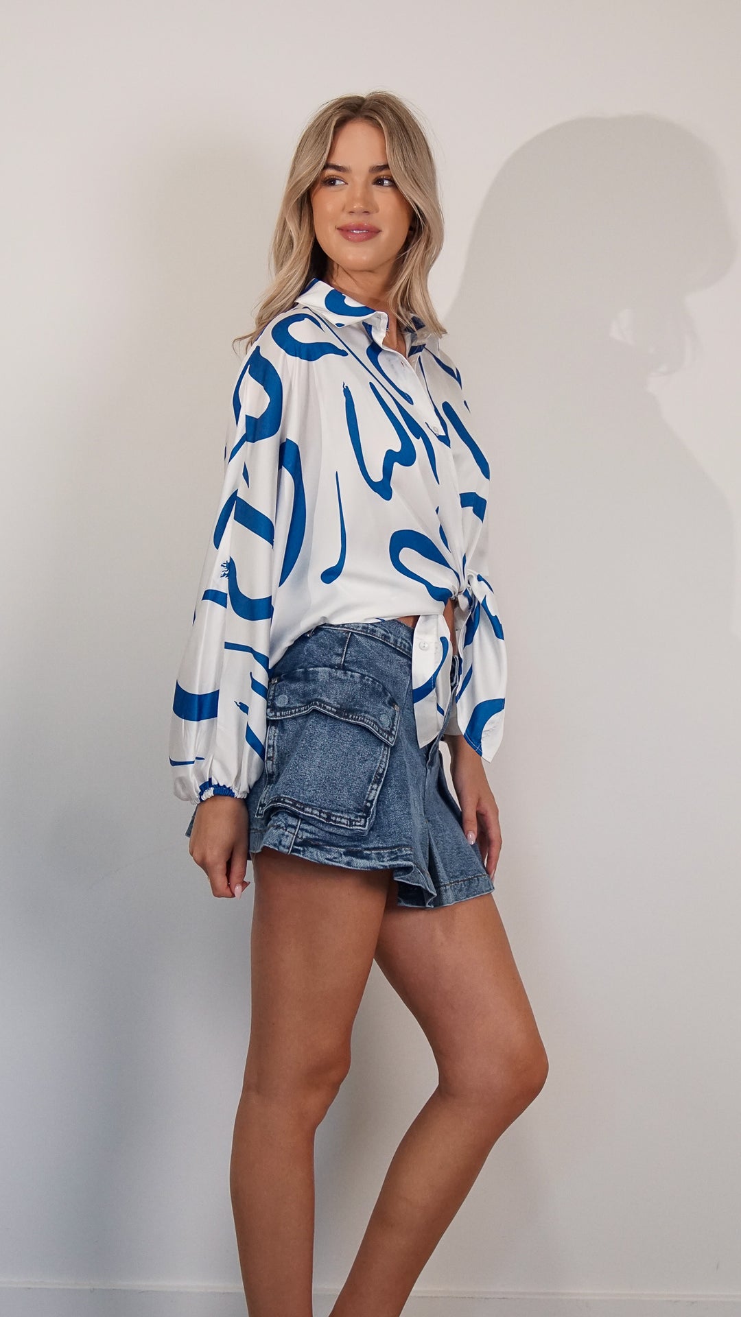 Dion Longsleeve Abstract Top in Blue
